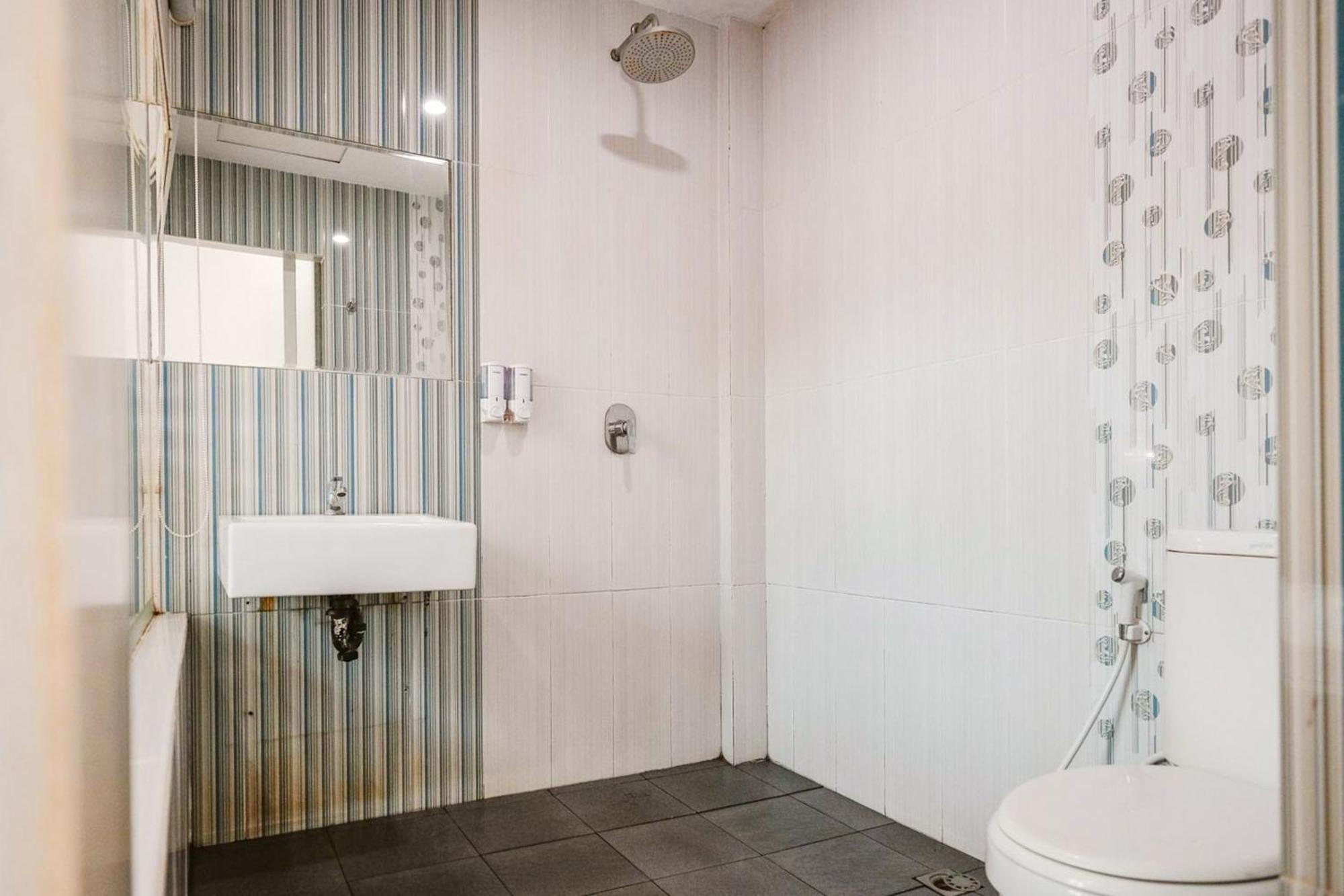 Reddoorz Premium At Hotel T-One Jambi Tanjungjohor Dış mekan fotoğraf