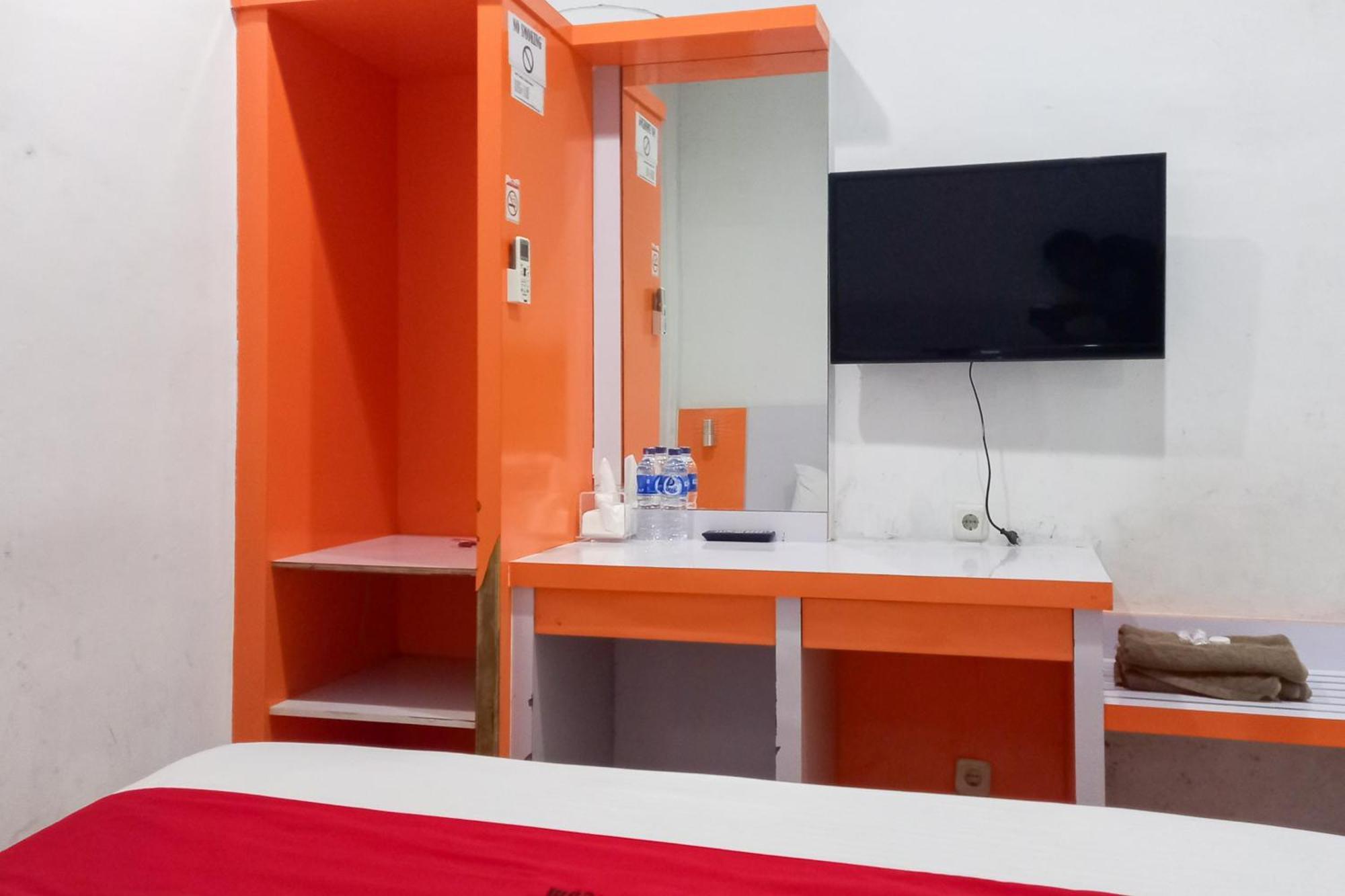 Reddoorz Premium At Hotel T-One Jambi Tanjungjohor Dış mekan fotoğraf