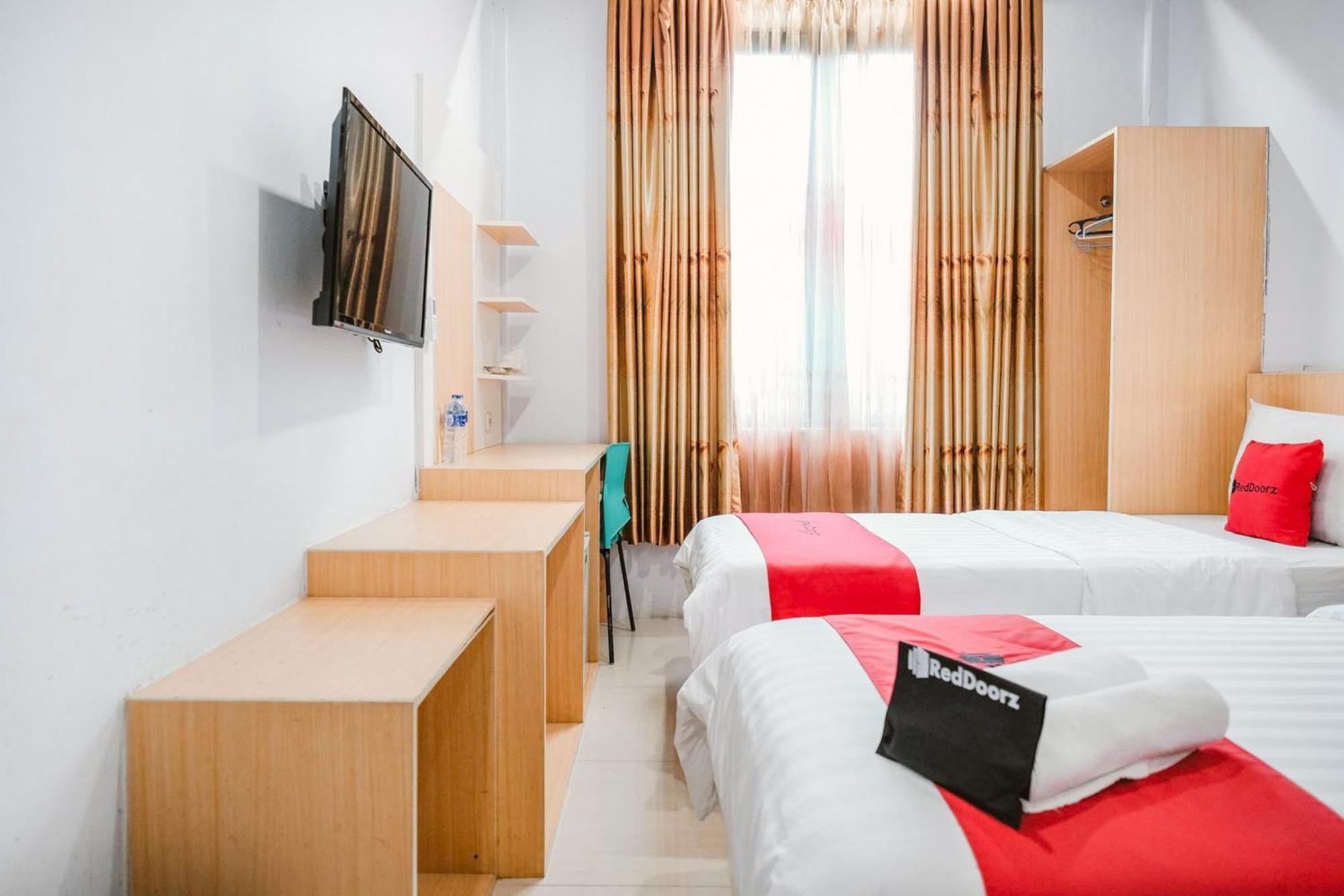 Reddoorz Premium At Hotel T-One Jambi Tanjungjohor Dış mekan fotoğraf