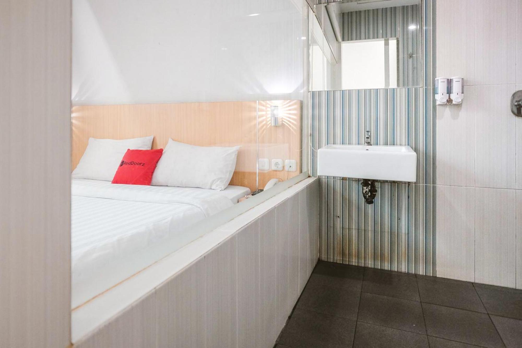 Reddoorz Premium At Hotel T-One Jambi Tanjungjohor Dış mekan fotoğraf