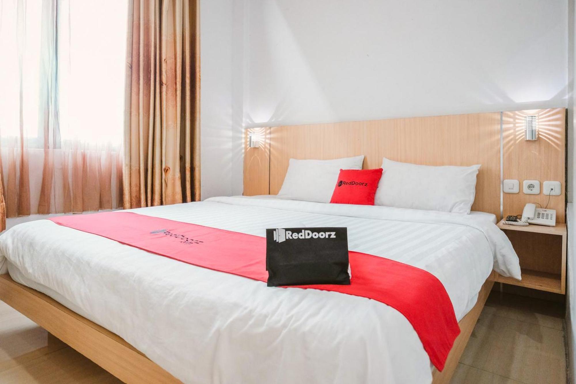 Reddoorz Premium At Hotel T-One Jambi Tanjungjohor Dış mekan fotoğraf