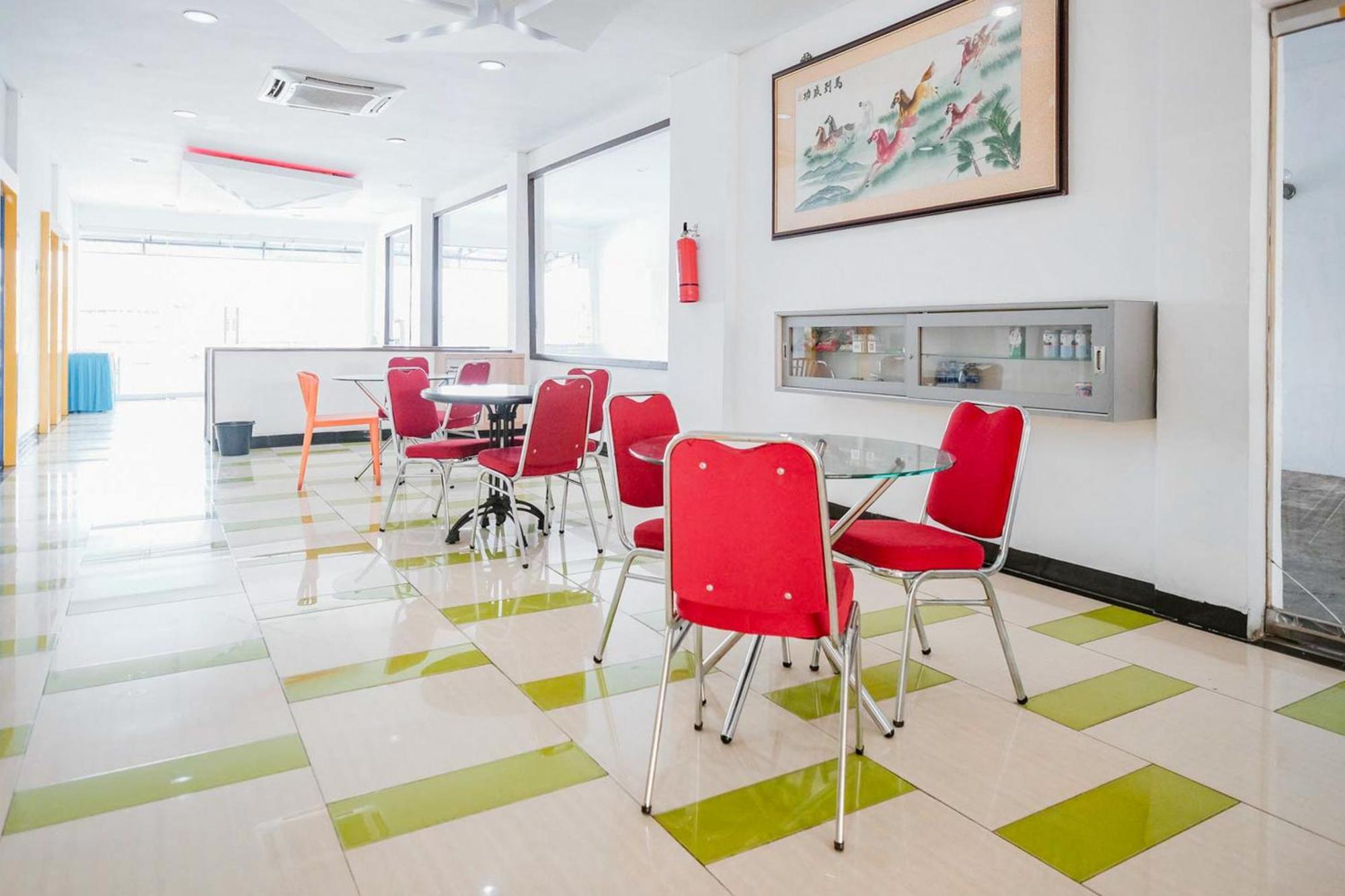 Reddoorz Premium At Hotel T-One Jambi Tanjungjohor Dış mekan fotoğraf