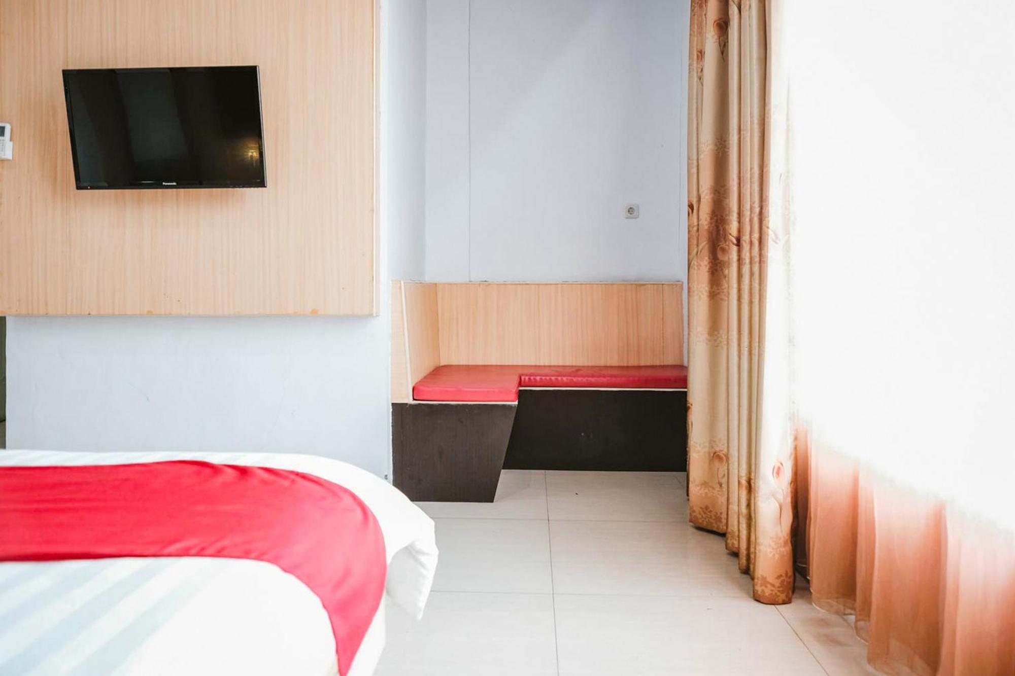 Reddoorz Premium At Hotel T-One Jambi Tanjungjohor Dış mekan fotoğraf