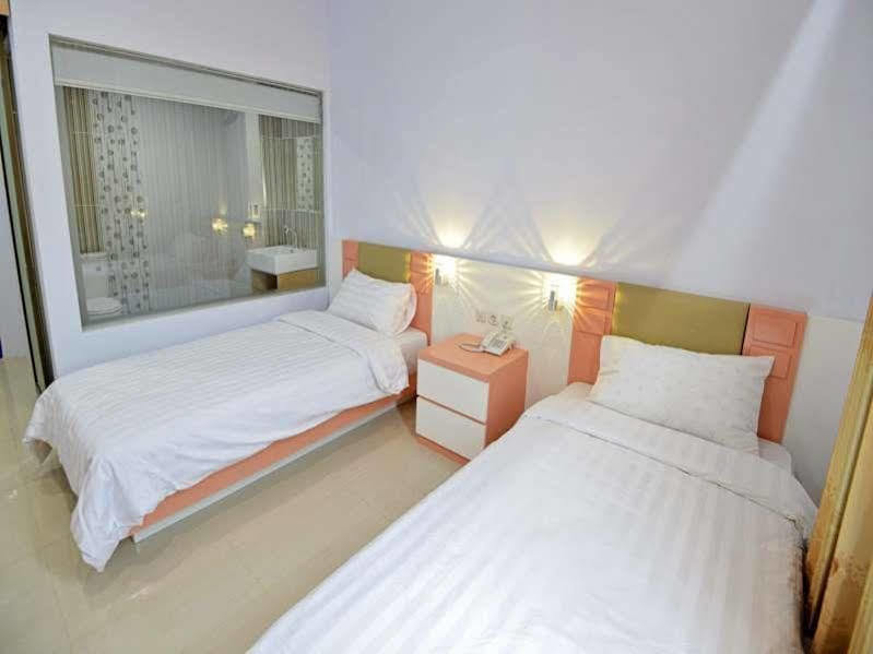 Reddoorz Premium At Hotel T-One Jambi Tanjungjohor Dış mekan fotoğraf